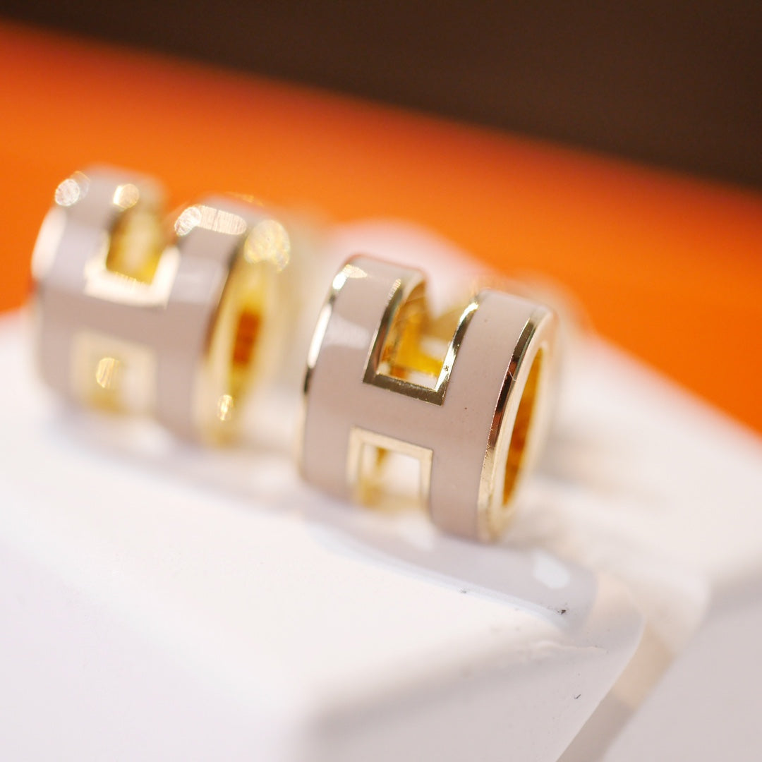 [Stars Jewelry]MINI POP H GOLD EARRINGS GREY